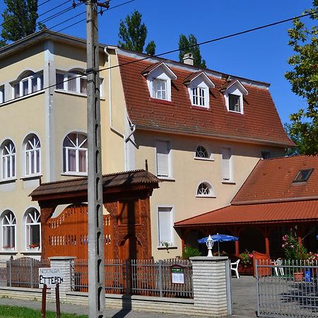 Nosztalgia Hotel Balatonszarszo Eksteriør bilde